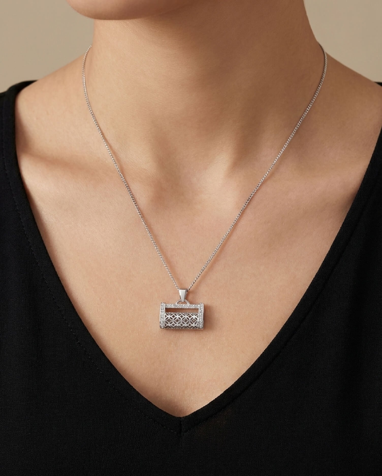 Elin Silver Chain Pendant